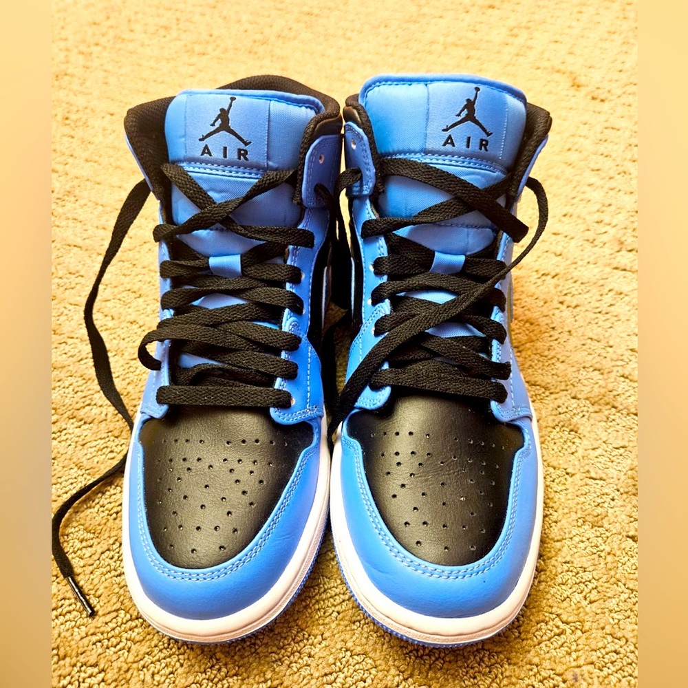 AIR JORDAN RETRO 1 MID CASUAL SHOES. Blue/ black
Men Size 8